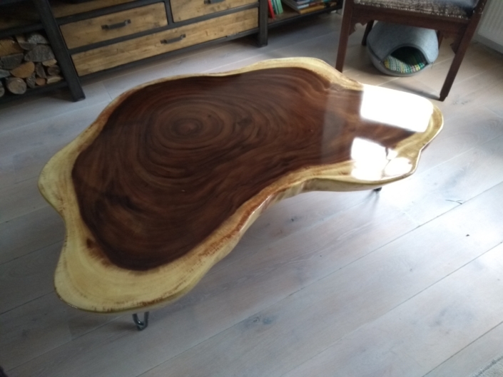 epoxy en suar hout